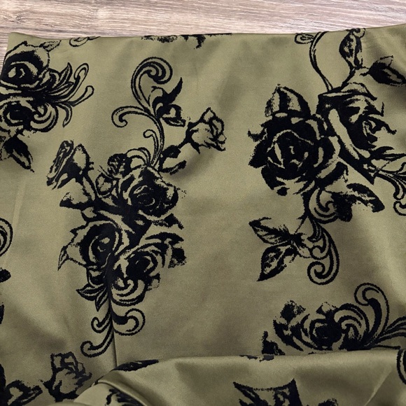 Y2K Vintage Velvet Rose Brocade Peplum Pencil Skirt (Olive/Black) Size Medium - Picture 4 of 7